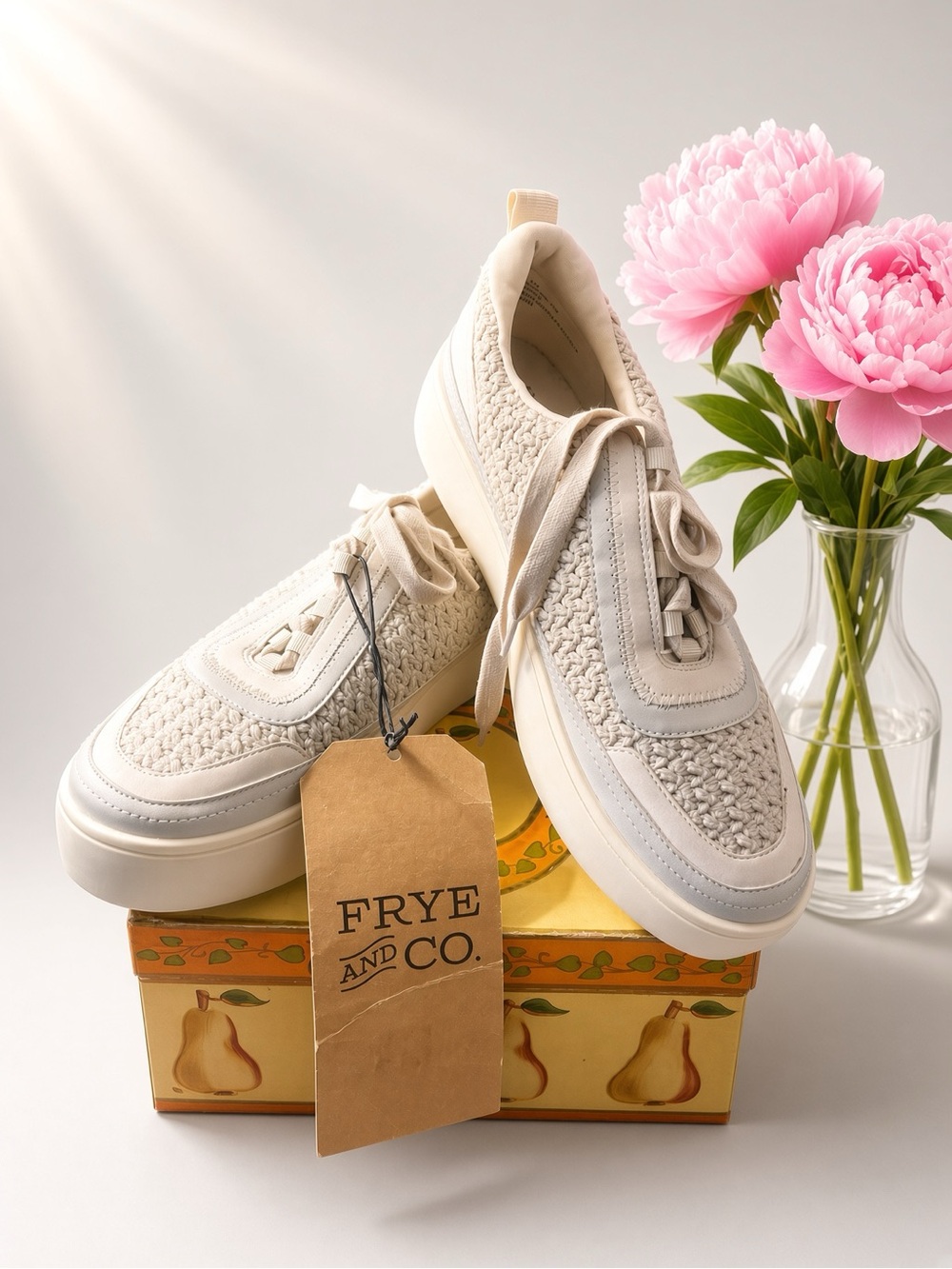 Frye & Co women’s taylor crochet sneakers winter white size 8M US